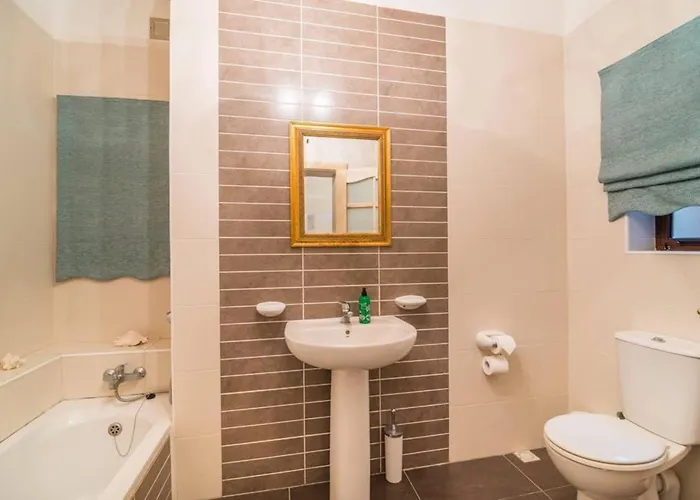 Exceptional In With Private Pool. Willa