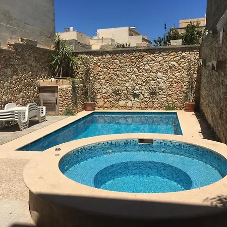 Exceptional In With Private Pool. 纳杜尔